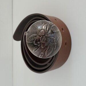Vintage J.Crew Women's Brown Leather Belt With Embossed Metal Buckle Sz XL (43")